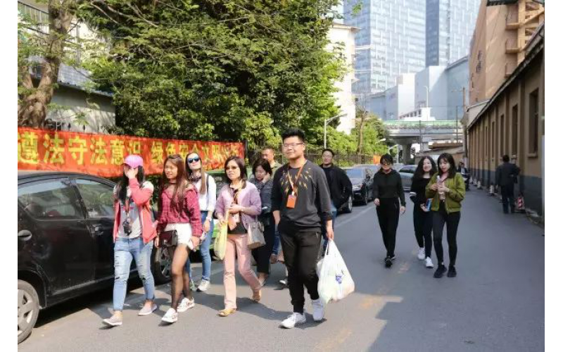 医佰康公益志愿活动：给孩子们多一点阳光